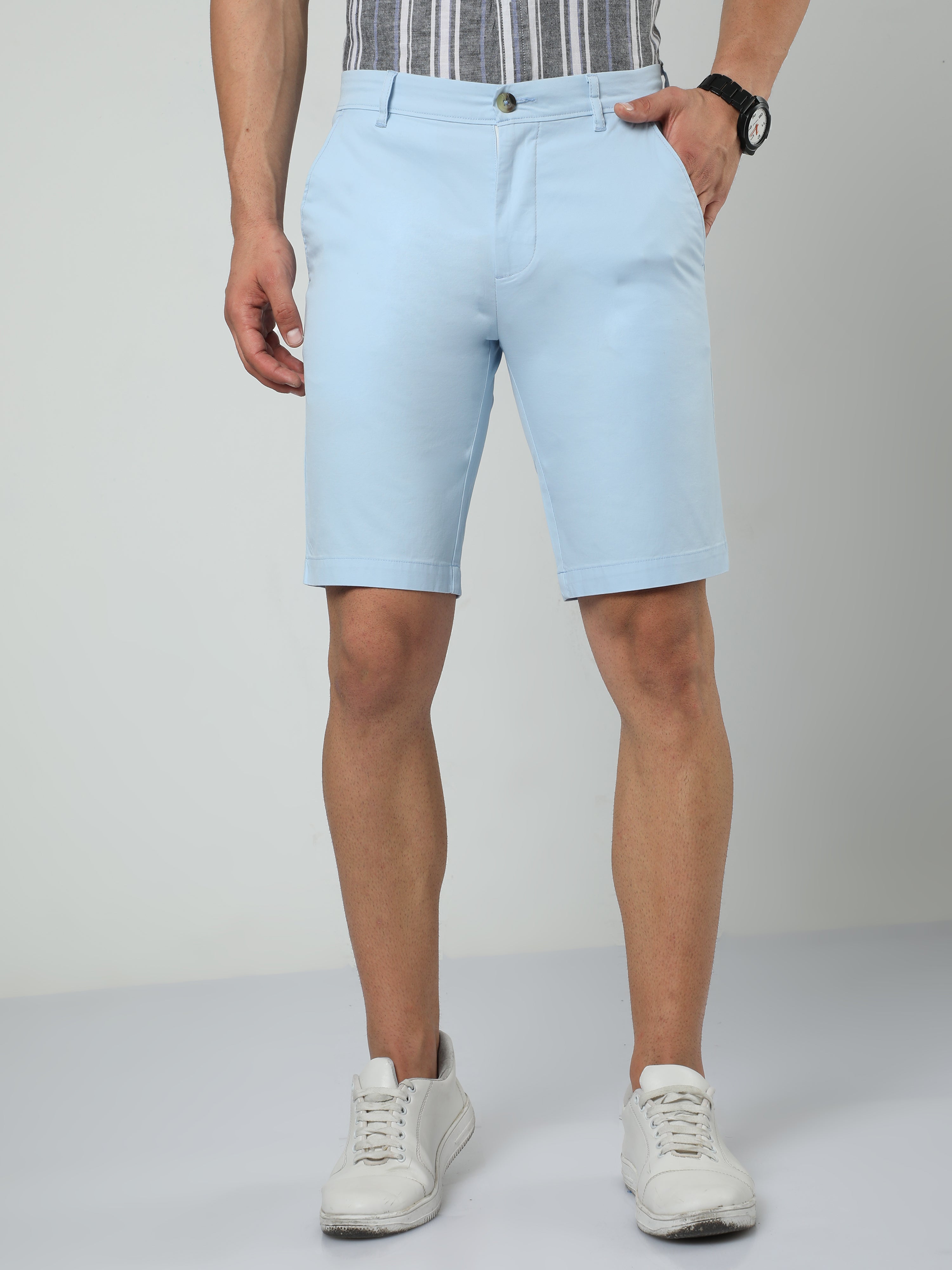 What Goes With Light Blue Shorts